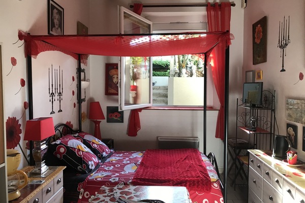 Iron/ironing board, WiFi (free), bed sheets