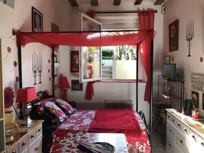 Iron/ironing board, free WiFi, bed sheets