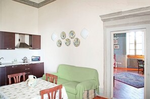 TV, books - App. Laura B&B in ancient Villa, wifi and parking, meals and services available (Impruneta)