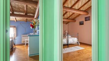 3 bedrooms, desk, iron/ironing board, Internet