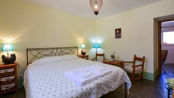 1 habitación, internet y ropa de cama