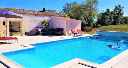 ĂlĂ©gant Gite Familial, Localisation du Village, Grange de jeux. NOUVELLE PISCINE pour 2019