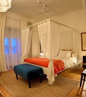 2 slaapkamers, een bureau, een strijkplank/strijkijzer, gratis wifi