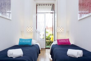 2 slaapkamers, een bureau, een strijkplank/strijkijzer, gratis wifi