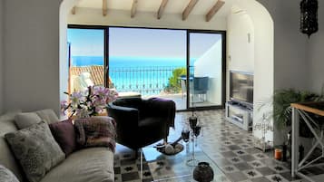 Een smart-tv en een dvd-speler