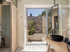 Shower, jetted bath, hair dryer, towels - Villa Nautilus - Family villa with amazing sunset & sea view (Kissamos)