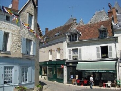 La Petite Boutique, cabaña de piedra del s. XV en la ciudad medieval, CASTILLOS DEL VALLE DEL LOIRE