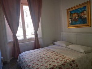 2 bedrooms, iron/ironing board, travel cot, free WiFi