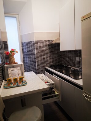 Fridge, microwave, oven, stovetop