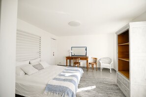 1 bedroom, iron/ironing board, WiFi, bed sheets - Lake View Cozy Apartment with Small Garden (Como)