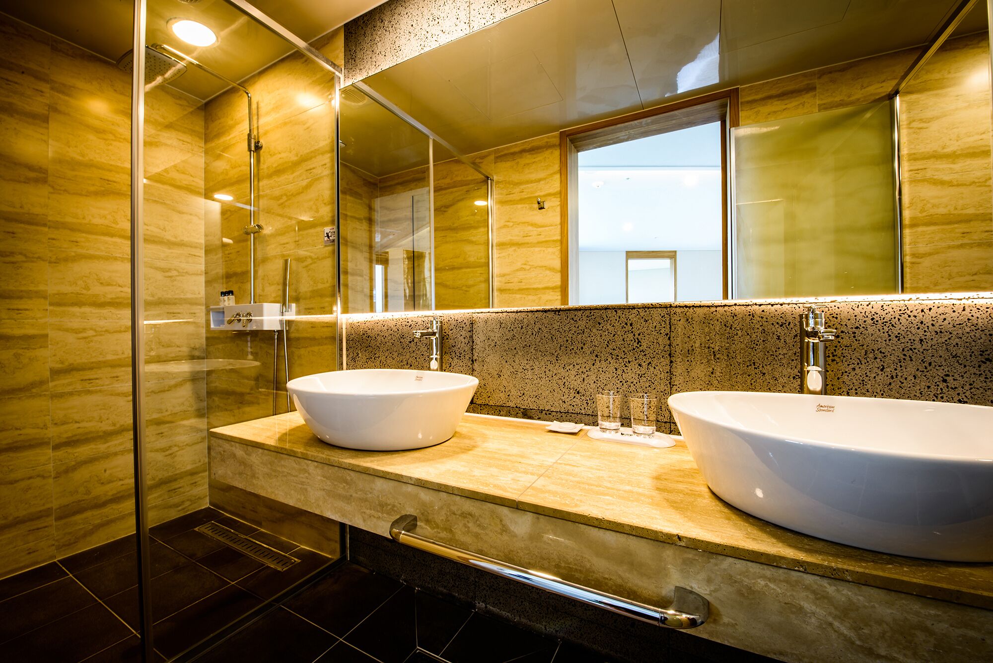 panorama ocean family room, ocean view - free breakfast for 1 | bathroom | shower, hair dryer, bathrobes, bidet