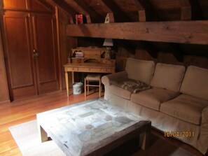 TV, DVD player, books, stereo