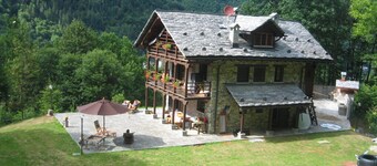 A very beautiful chalet in the nature of the forest "Baita Neva"