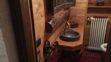 Vasca, asciugacapelli, bidet, asciugamani