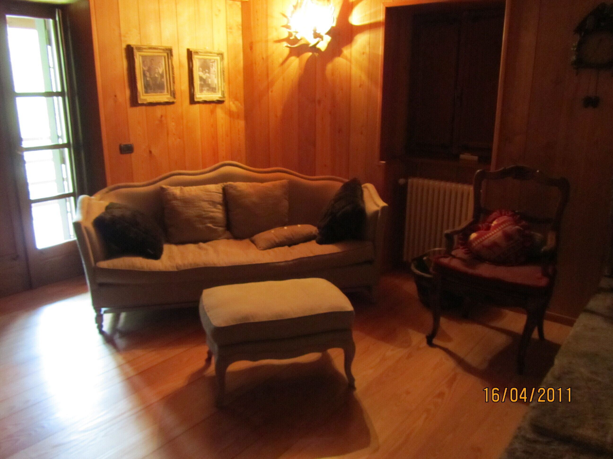 TV, DVD player, books, stereo