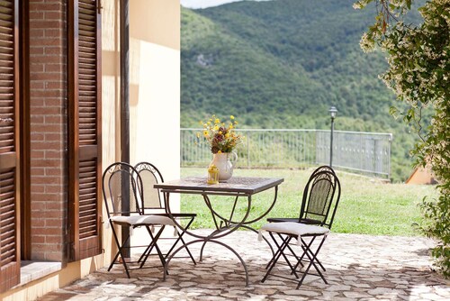 3-person apartment in Tuscan farmhouse