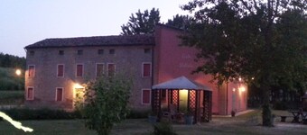 Holiday house by the river Po and surrounded by green in Emiliana
