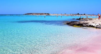 Kokkini Hani: Lovely apartment with garden, 100 meters from the beach, Kokkini Hani / Heraklion.