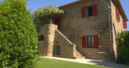 Lovely, spacious independent apartment in Tuscan Farmhouse