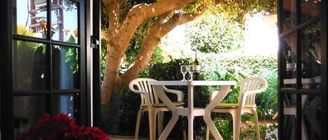 屋外ダイニングエリア