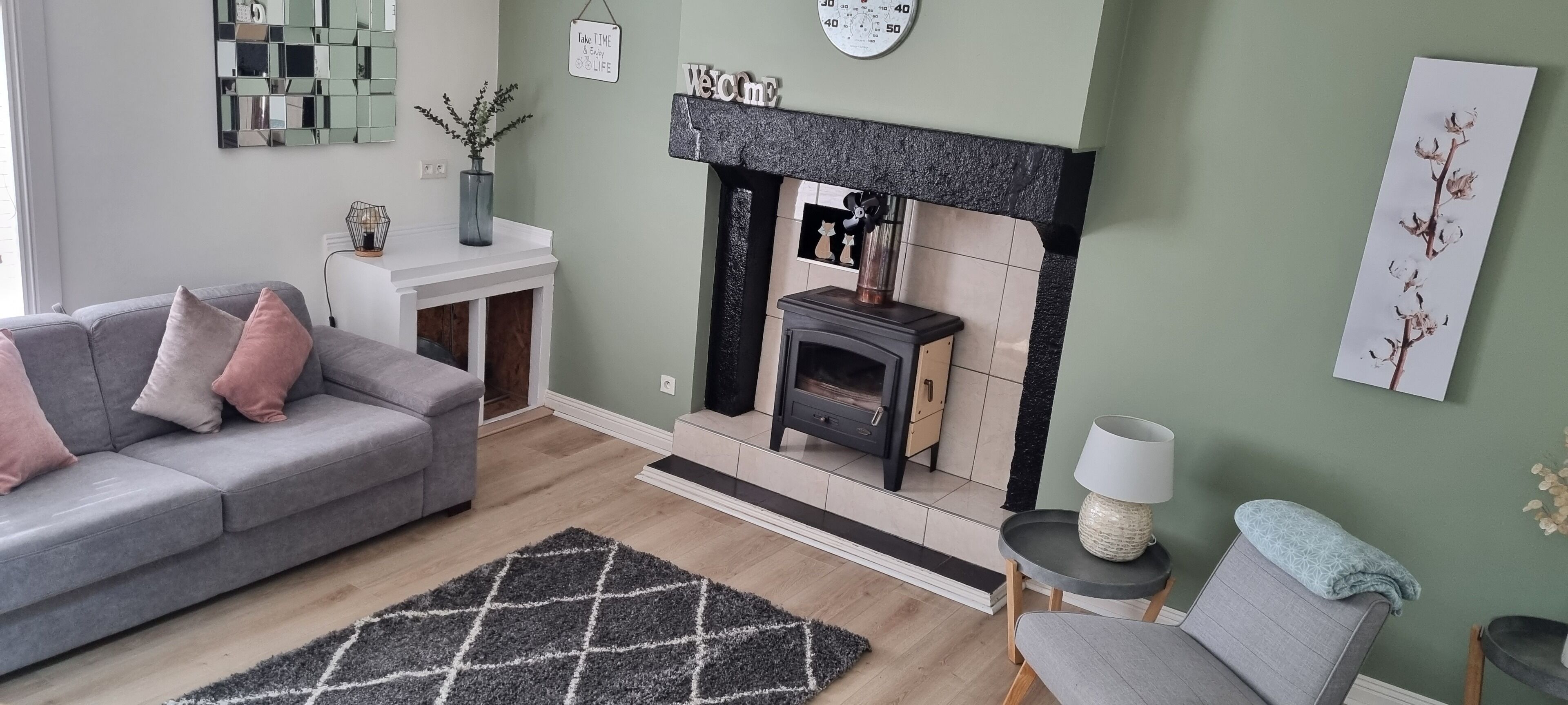 TV connectée, cheminée, console de jeux vidéo, lecteur de DVD