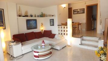 TV connectée, lecteur de DVD, livres, médiathèque