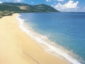 Espreguiçadeiras, toalhas de praia