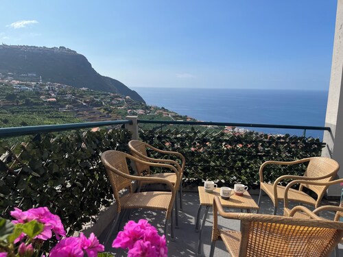 Beautiful mountain & sea view, on-site massage service, private pool, games room