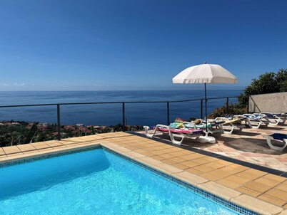 2 Bedroom Apartment with Private use Pool, Breathtaking  Views, Games Room & BBQ