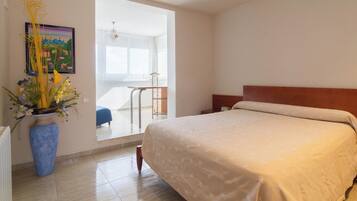 3 Schlafzimmer, Schreibtisch, Bügeleisen/Bügelbrett, kostenloses WLAN