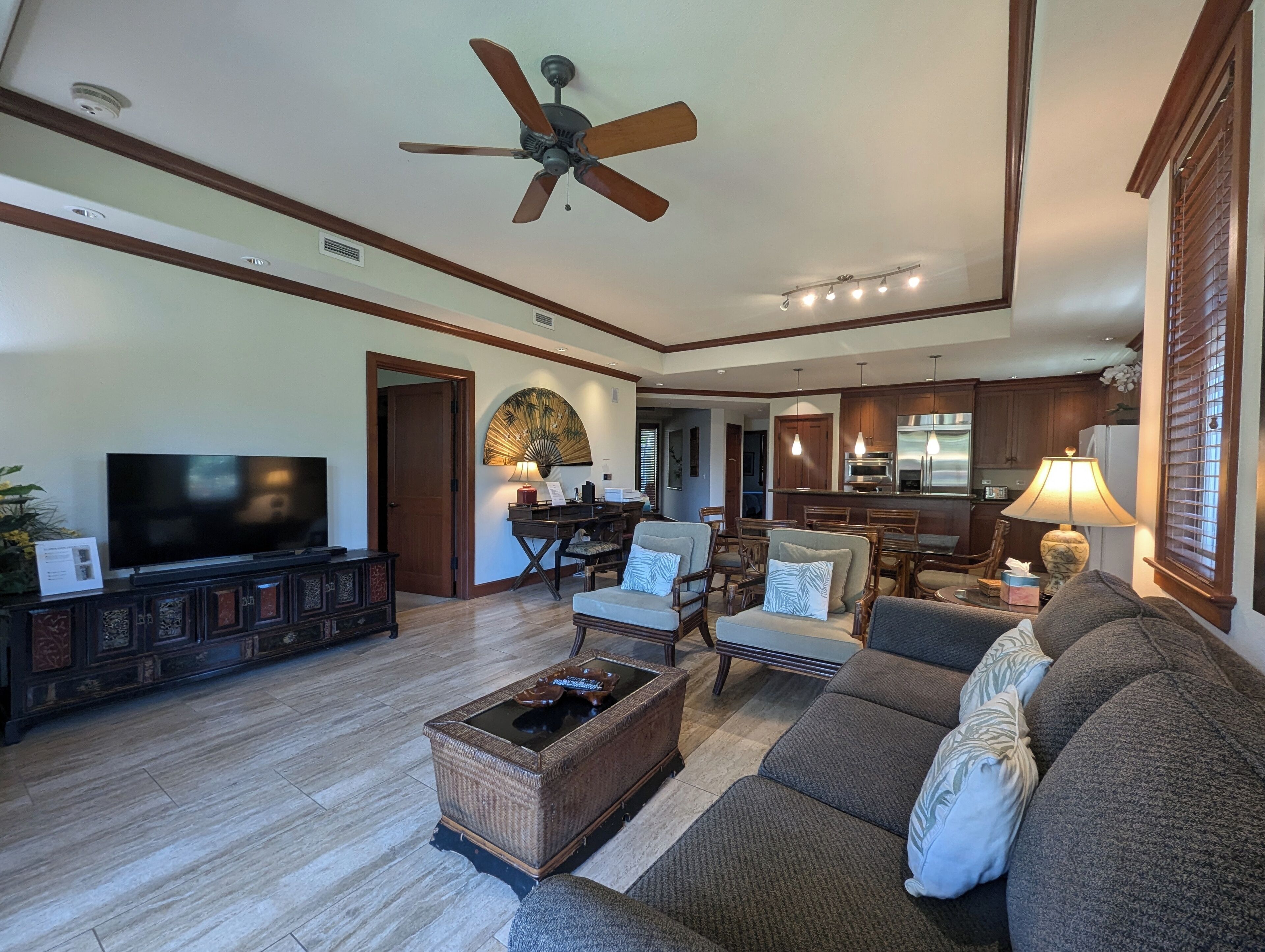 Smart TV, DVD player, books, stereo