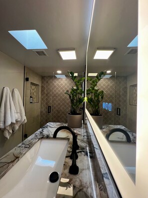 Combined shower/bathtub, hair dryer, towels, soap