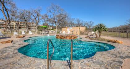 Your Heart's Desire: First Floor End Unit on the Guadalupe! Dog friendly!