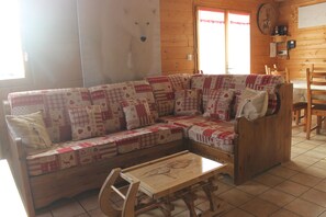 Smart-TV, Kamin, DVD-Player, Tischfußball