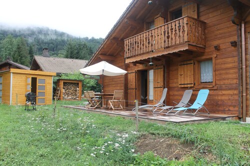 Chalet 10 pers. 4 bdrms. - Rated *** . Morillon Village. Grand Massif ski area