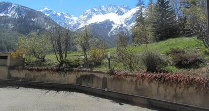 Beautiful duplex T4 on the ground floor near the village center