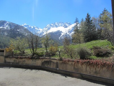 Beautiful duplex T4 on the ground floor near the village center