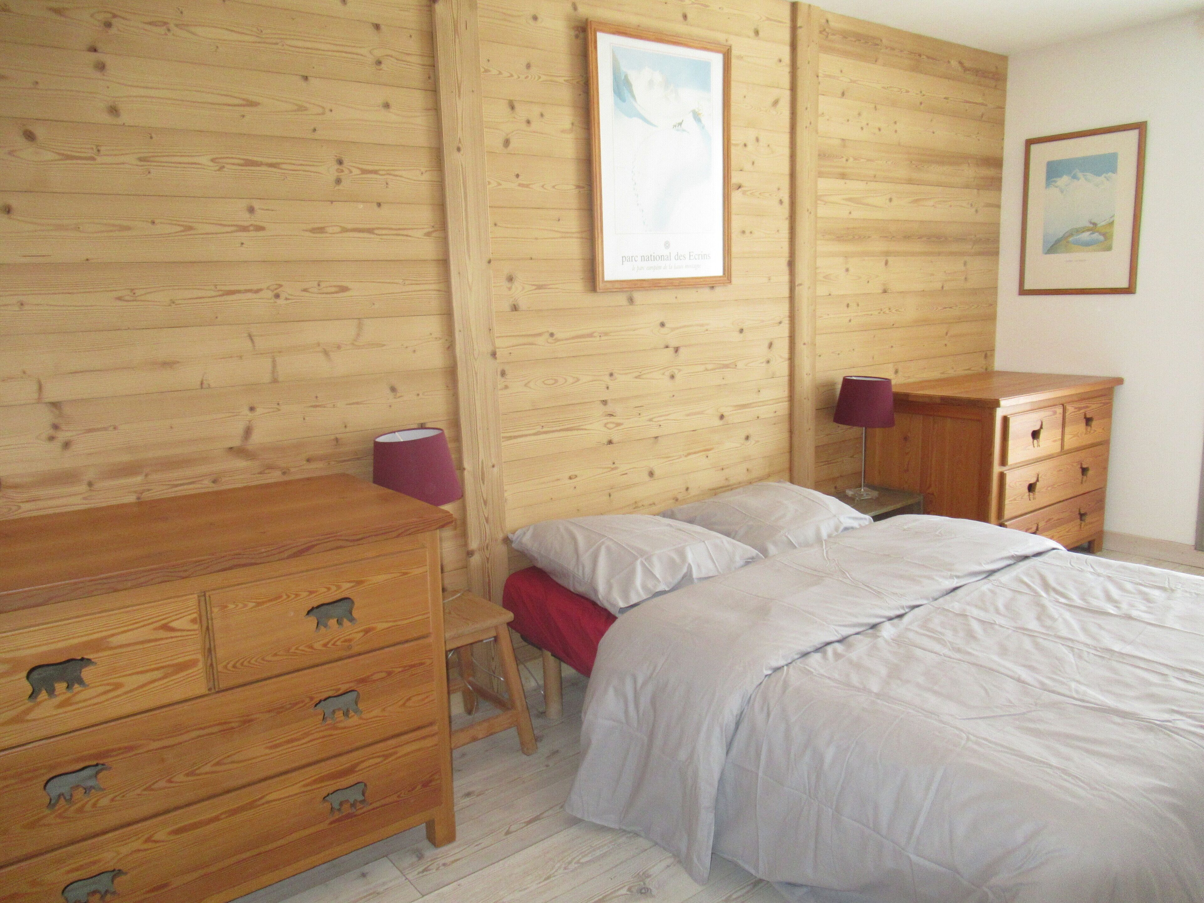 3 makuuhuonetta, vauvan matkasänky, ilmainen Wi-Fi, vuodevaatteet