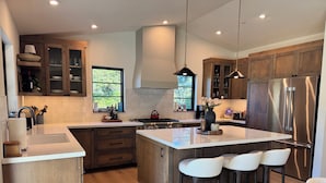 Private kitchen - Casa Sonoma, Saline Pool, Hot Tub and Bocce (Sonoma)