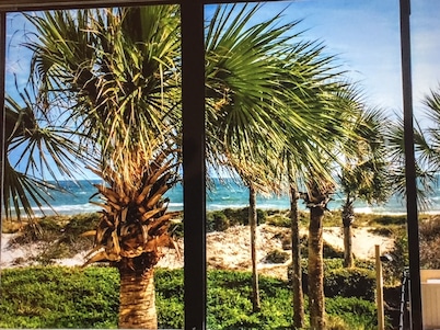 Relaxing Oceanfront Condo -Seaglass Spectacular Ocean Views from every room 