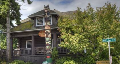 Popular Alki Beach Seattle Vacation House, Walk to Restaurants