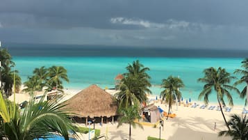 Am Strand, Liegestühle, Strandtücher