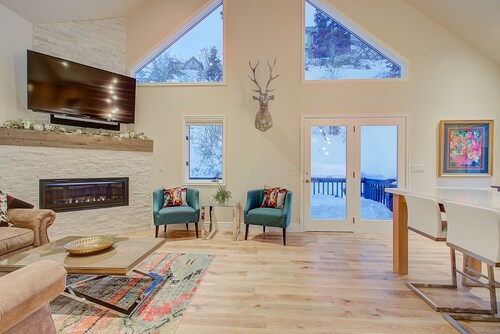 Uusi 4Bd uusittu Ski Kiinteistövälitys: Top Main Street, Townhouse vuodepaikkoja 8 +