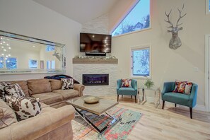 Smart TV y chimenea 