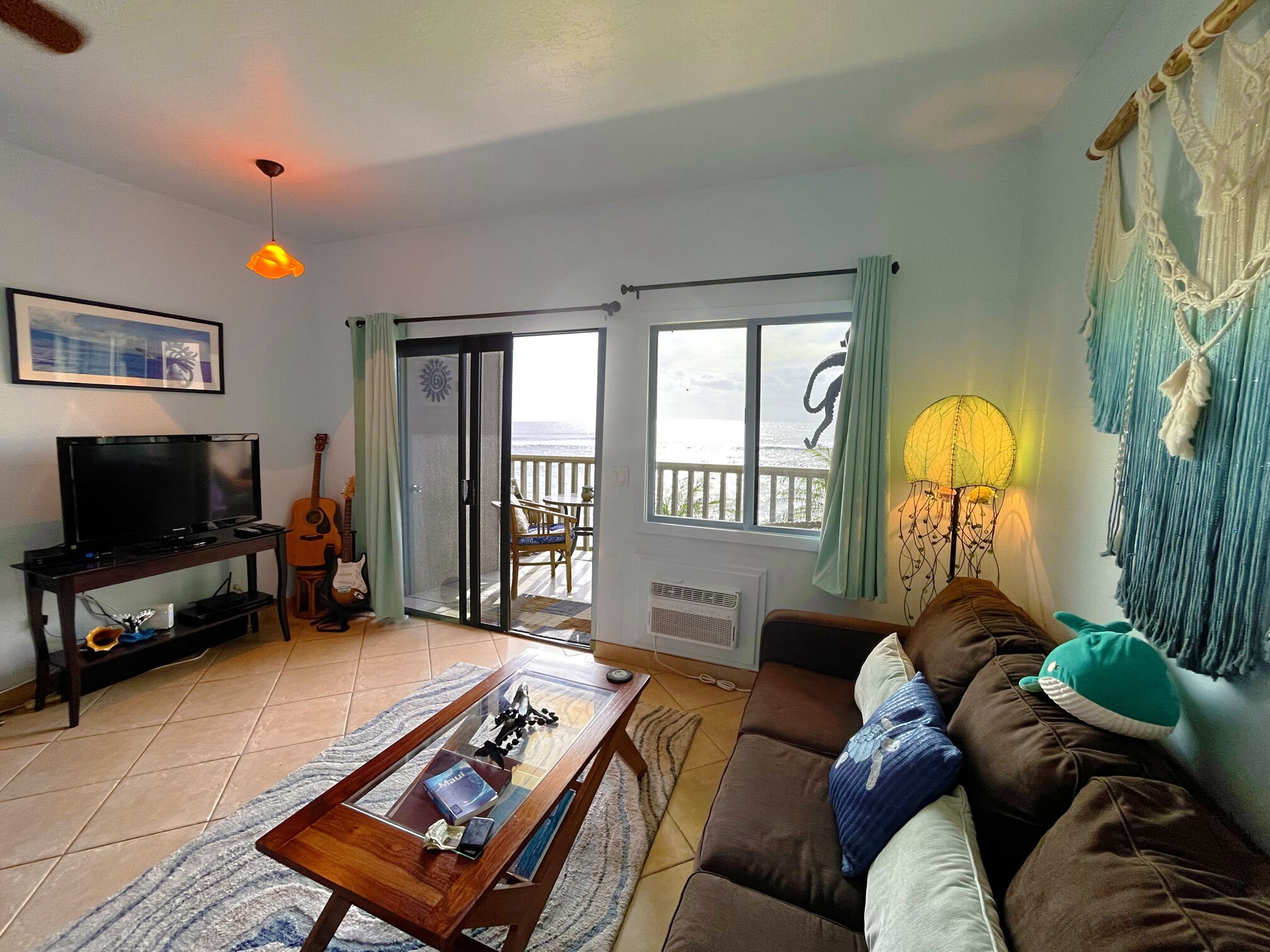 Smart TV, reproductor de DVD, libros y videoteca 