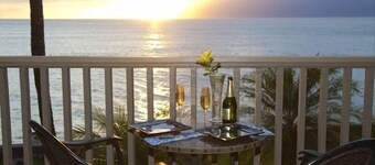 Aug/Sep Special 25% off! Romantic Maui Getaway, 25' from the Ocean