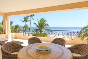Outdoor dining - 4Seasons InsideGate +Beachfront+IncredibleViews+Free2 golfCart+Housekeeper/cook (Punta Mita)