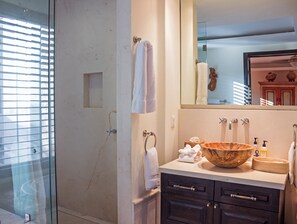 Bathtub, hair dryer, towels - 4Seasons InsideGate +Beachfront+IncredibleViews+Free2 golfCart+Housekeeper/cook (Punta Mita)