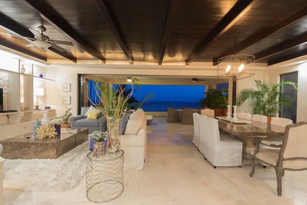 Dining - 4Seasons InsideGate +Beachfront+IncredibleViews+Free2 golfCart+Housekeeper/cook (Punta Mita)