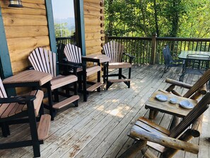 Outdoor dining - Thistle Britches · Secluded Cabin · Mountain Views · Hot Tub · Above Dollywood (Sevierville)